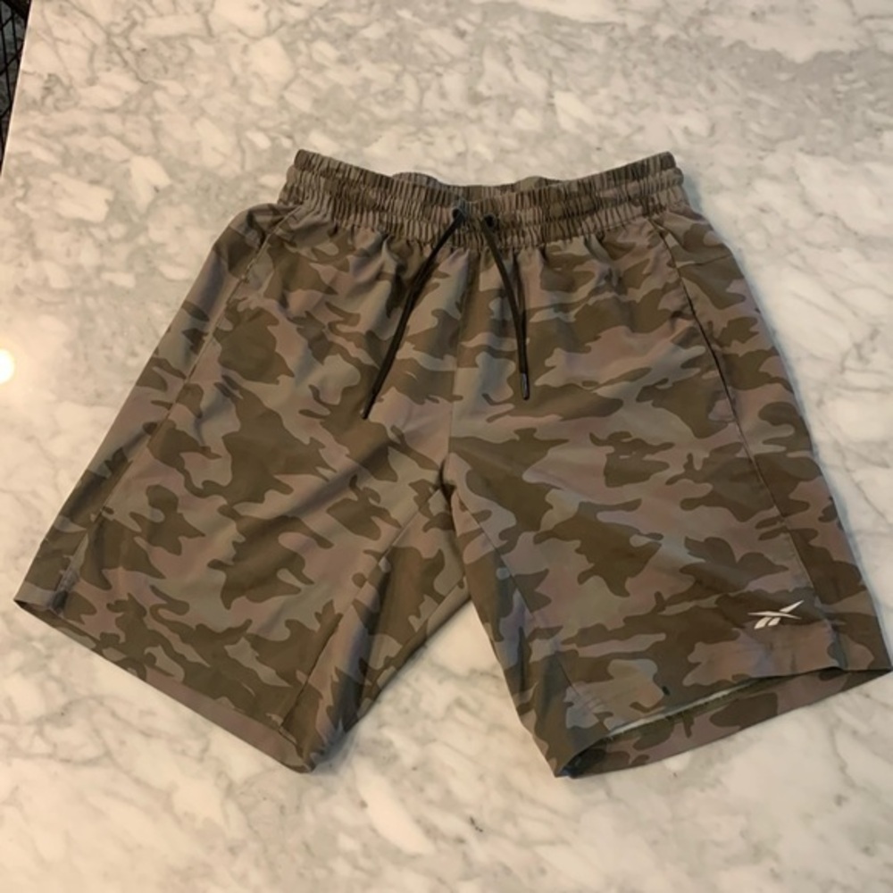 Reebok camouflage pull on athletic shorts, size small, 9”inseam